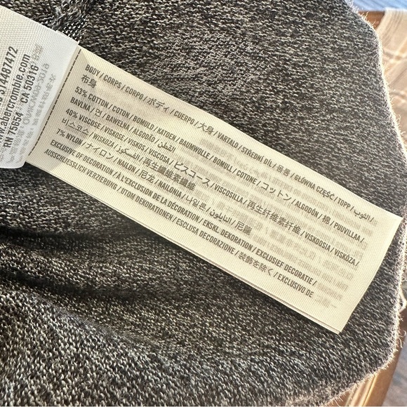 Hollister Lightweight crew neck sweater men’s small - Picture 8 of 9